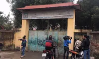 Trường tiểu học Văn Môn đóng kín cổng không tiếp phóng viên vào chiều ngày 12/12. Ảnh: N.H