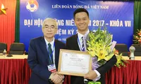 Đại hội VFF khoá VIII chỉ còn 3 tháng nữa sẽ diễn ra nhưng người thay thế vị trí của ông Lê Hùng Dũng (trái) vẫn chưa xuất hiện. Ảnh: VSI.