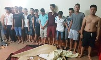 Một ổ nhóm đánh bạc bị đại úy Phạm Văn Dân cùng đồng đội tổ chức bắt quả tang. (Ảnh: Tư Liệu).