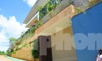 Nhà lầu 3 tầng có hồ bơi xây trên đất nông nghiệp của nữ thượng úy