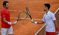 Djokovic bị ví là &apos;quân tốt trên bàn cờ&apos; sau vụ bị từ chối dự Mỹ Mở rộng