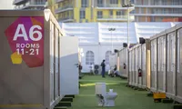 Làng CĐV: Phòng tắm dột, ngập nước, người hâm mộ xem World Cup ví như &apos;đang ở khu tị nạn&apos;