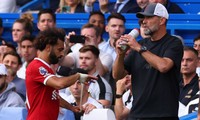 HLV Jurgen Klopp nói gì khi Salah vùng vằng ném băng thủ quân?