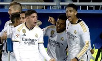 Real Madrid chiếm ngôi đầu, bắt Barcelona ngửi khói ở cuộc đua vô địch