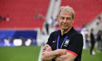 HLV Klinsmann bị truyền thông Hàn Quốc tấn công: &apos;Ông không đủ trình độ dẫn dắt đội tuyển chúng tôi&apos;