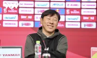 Chiều lòng HLV Shin Tae-yong, Indonesia hoãn giải VĐQG 1 tháng