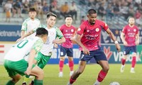 Học trò thi đấu thăng hoa, HLV CAHN gửi gắm thông điệp đến đồng nghiệp Kim Sang-sik