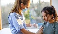 Vương quốc Anh đã phê duyệt việc tiêm vắc-xin COVID-19 cho nhóm tuổi từ 12 đến 15. Ảnh minh họa: BBC.