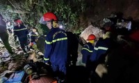 Sập hầm khi khai thác vàng trái phép, hai người mắc kẹt trong hang sâu
