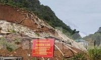 Đường tránh thành phố Sơn La sạt lở, giao thông ách tắc