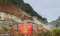 Đường tránh thành phố Sơn La sạt lở, giao thông ách tắc