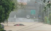Nhà cửa, đường phố ngập sâu sau cơn mưa lớn ở Lào Cai