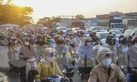Ùn tắc nghiêm trọng sau khi đóng nút giao Nguyễn Văn Linh - Nguyễn Hữu Thọ