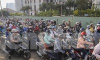 Vật vã đến &apos;nghẹt thở&apos; khi di chuyển tại 2 nút giao lớn nhất TPHCM 
