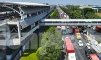 Tiến độ thi công cầu bộ hành tuyến metro số 1 ở TPHCM 