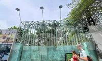 Cảnh cỏ dại um tùm trong nhà thi đấu nghìn tỷ án ngữ trên &apos;đất vàng&apos; ở TPHCM 