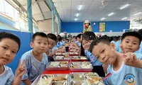 Hiệu trưởng phải gửi hình ảnh suất ăn của học sinh về Phòng GD&amp;ĐT mỗi ngày 