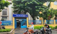 Cô giáo cho 6 học sinh lớp 12 đánh bạn học trước lớp ở TPHCM