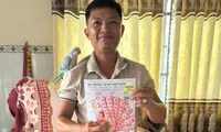 Người đàn ông trúng 7 vé số độc đắc; Khám xét Công ty Chị Em Rọt có gì?