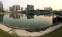 Hồ điều hoà công viên trăm tỷ mới khánh thành đã nổi váng, bốc mùi