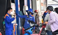 Ngày mai giá xăng dầu đồng loạt tăng?