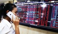 Khối ngoại tiếp tục &apos;xả&apos; cổ phiếu chứng khoán