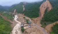 Mưa lớn gây sạt lở, hai mẹ con ở Lào Cai bị lũ cuốn trôi