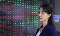 Chứng khoán vào giai đoạn khó lường, hành động ra sao?