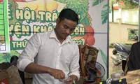 Anh Mấu Văn Tịnh đã khởi nghiệp với thương hiệu cà phê đầu tiên của người Raglai. Ảnh: THỤC HIỀN