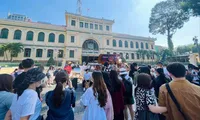 Bạn trẻ tại Trung tâm thành phố ngày cuối tuần