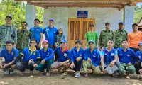 Những “kỹ sư” không bằng cấp bên mái ấm biên cương cụm dân cư Pêtapót biệt lập giữa núi rừng. Ảnh: Nguyễn Thành