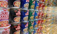 Các loại mì cốc được trưng bày tại Bảo tàng Mì cốc ở Osaka, Nhật Bản