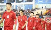Tuấn Hải (số 18), Tuấn Anh (11) và Phan Tuấn Tài (12) là những ứng viên cho giải thưởng Quả bóng Vàng 2023. Ảnh: Như Ý
