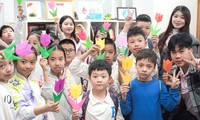 Các học sinh và giáo viên của Tiếng Việt Vui. Ảnh: NVCC