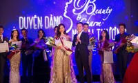 Hoàng Thu Thủy đăng quang Hoa khôi tài năng của Đại học Ngoại thương năm 2017