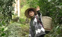Nữ họa sĩ rời phố về quê thành cô nông dân &apos;triệu view&apos;