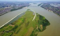 Bãi giữa sông Hồng thuộc địa bàn quận Tây Hồ (Hà Nội) sử dụng chưa hiệu quả. Ảnh: P.V