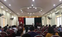 Hàng trăm học viên học văn bằng 2 ngành Luật Kinh tế trường ĐH Đông Đô tại Trung tâm giáo dục thường xuyên Hải Phòng không nhận được bất cứ câu trả lời thỏa đáng nào từ đại diện trường. Ảnh: Nghiêm Huê