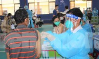 Người dân TP. Buôn Ma Thuột được tiêm vắc xin COVID-19