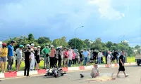 Vụ thanh niên 16 tuổi lái mô tô tông thai phụ tử vong: Ai giao xe?