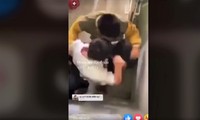 Nhiều học sinh lao vào đanh nam sinh cùng trường. Ảnh cắt từ clip