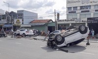 Đâm dải phân cách, ô tô ở TPHCM &apos;lấm lưng trắng bụng&apos; giữa đường