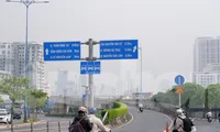 Hình ảnh sương mù sáng nay ở TPHCM, nồng độ bụi mịn vượt mức cho phép hàng chục lần