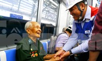 Những vị khách đặc biệt của tàu metro số 1 TPHCM