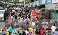 Sau ngày làm việc cuối năm, đông nghịt người dân rời TPHCM về quê đón Tết 