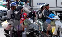 Người dân nô nức trở lại TPHCM ngày mùng 5 Tết Nguyên đán