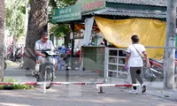 Cận cảnh loạt vỉa hè được đề nghị tháo thanh chắn xe máy ở TPHCM