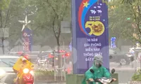 Mưa tầm tã ở TPHCM, người dân chật vật di chuyển giờ tan tầm