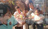Chàng trai &apos;thu nhỏ rừng nhiệt đới&apos; vào quán cà phê 