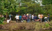 Đi lấy mật ong, phát hiện thi thể bị cháy sém